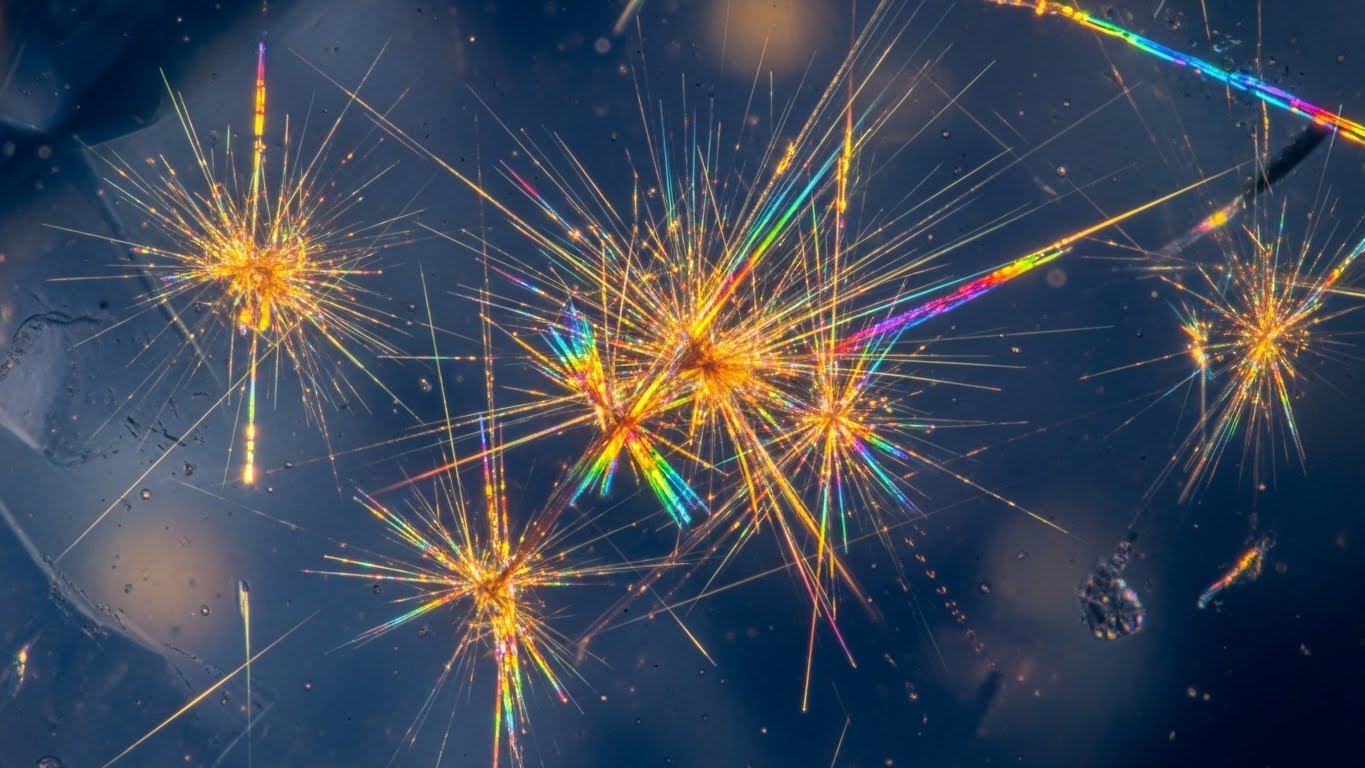 Microscopic view of rutile silk inclusions, a key indicator of an unheated sapphire